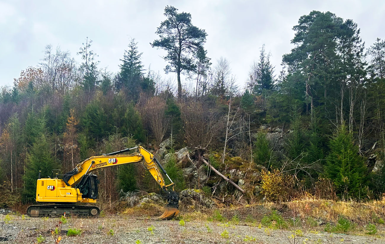 Bilde av gravemaskin tatt ved byggestart på tomten til nyboligprosjektet Telleviko i Os